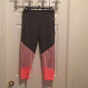 Bally Total Fitness Mid Calf Capri